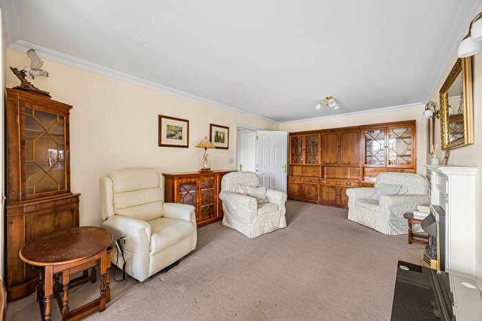 2 Bedroom Flat For Sale In Commercial Street, Cheltenham, Gloucestershire, GL50