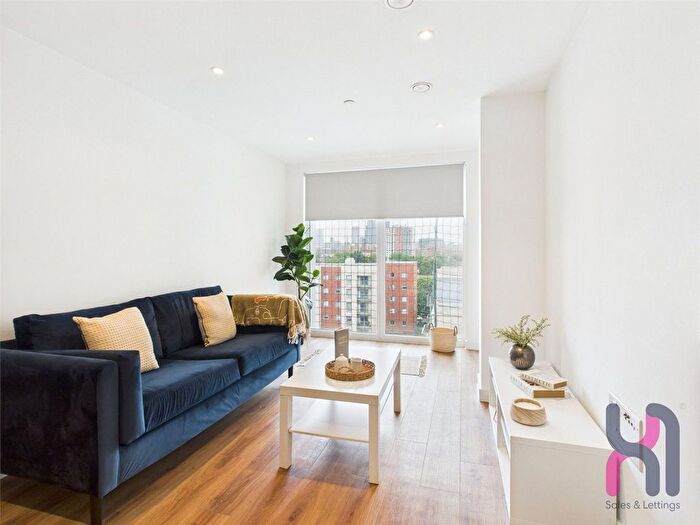2 Bedroom Flat To Rent In Trafford Road, Salford, M5