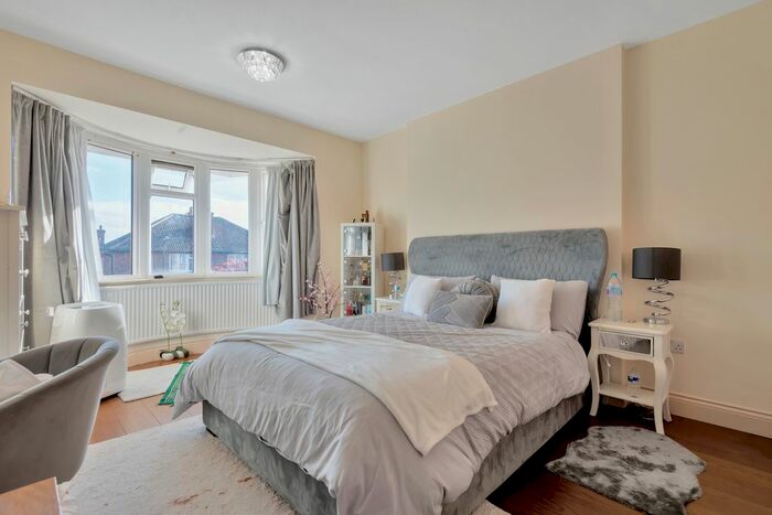 5 Bedroom Semi-Detached House To Rent In Vyner Road, Acton, W3