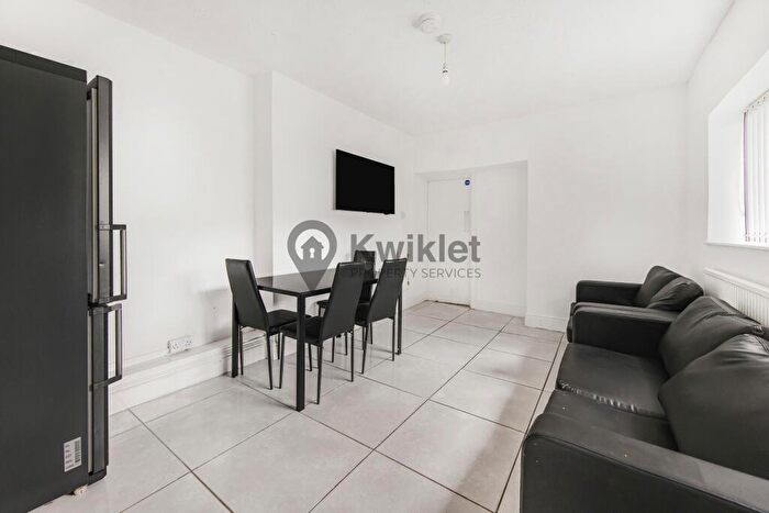 6 Bedroom End Of Terrace House To Rent In John Street, Treforest, Pontypridd, Mid Glamorgan, CF37