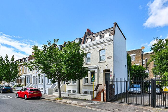 2 Bedroom Maisonette For Sale In Kilmaine Road, Fulham, London, SW6