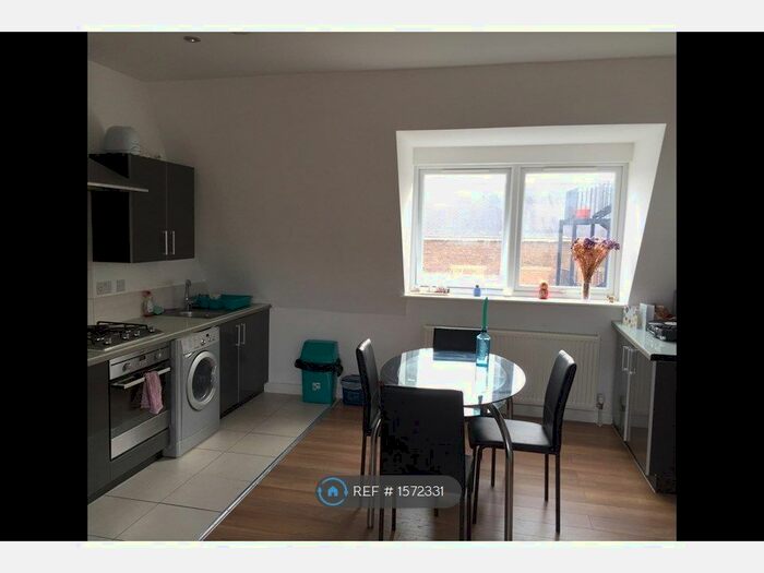 2 Bedroom Flat To Rent In Ivory Court, Hackney, London, E9
