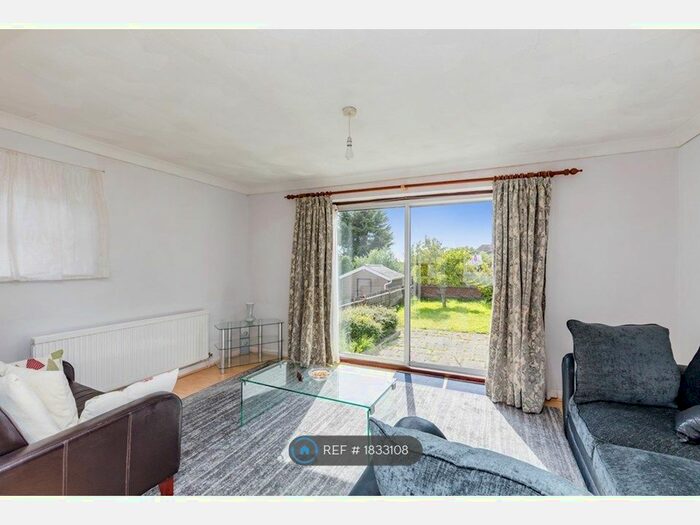 3 Bedroom Semi-Detached House To Rent In Seaview Road, Brighton, BN2