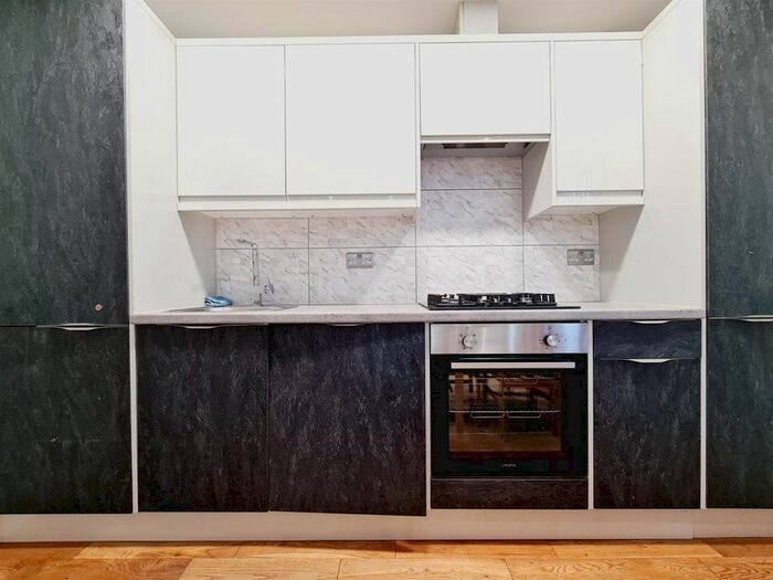 1 Bedroom Flat To Rent In Watling Avenue, Burnt Oak, Edgware, HA8