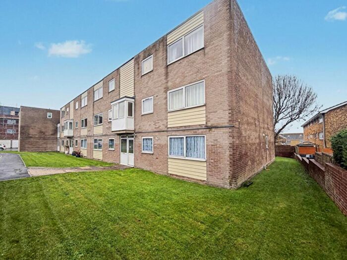 2 Bedroom Flat For Sale In Waverley Road, Weymouth, DT3