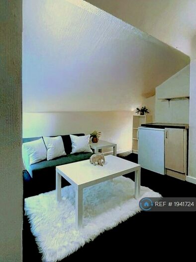 Studio To Rent In Hawksworth Grove, Leeds, LS5