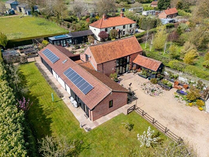 4 Bedroom Barn Conversion For Sale In Ivy Todd, PE37