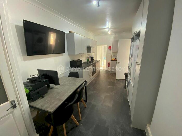 2 Bedroom Property To Rent In Church Road, Hanwell, London, W7