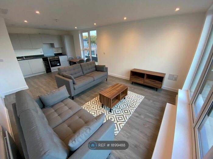 3 Bedroom Flat To Rent In Burley Road, Leeds, LS4