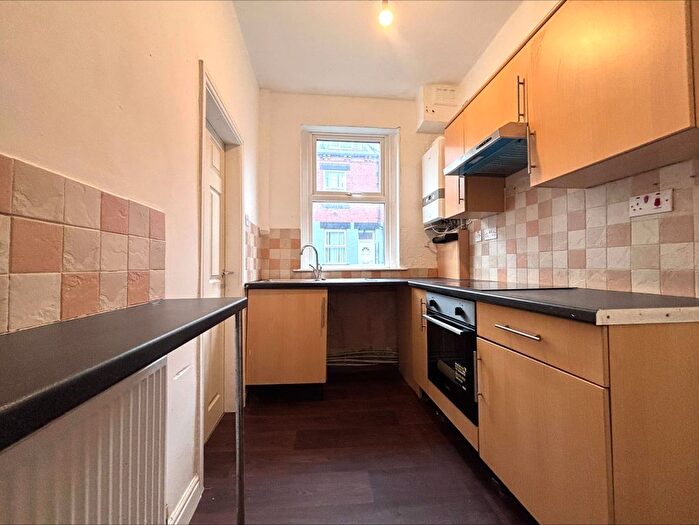 2 Bedroom Property To Rent In Brooklands Avenue, Leeds, LS14