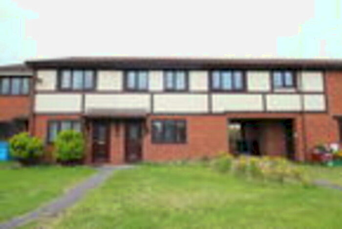 2 Bedroom Mews To Rent In The Brambles, FY8