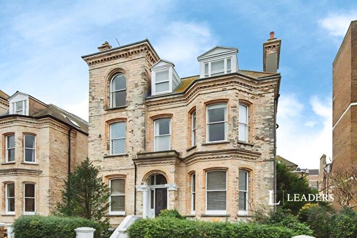 1 Bedroom Flat To Rent In Fourth Avenue, Hove, East Sussex, BN3