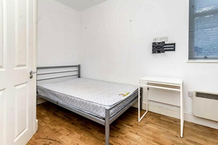 1 Bedroom Flat To Rent In Castletown Road, London, W14