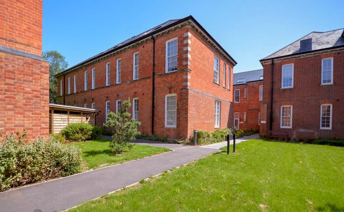 2 Bedroom Flat To Rent In Longley Road, Chichester, West Sussex, PO19