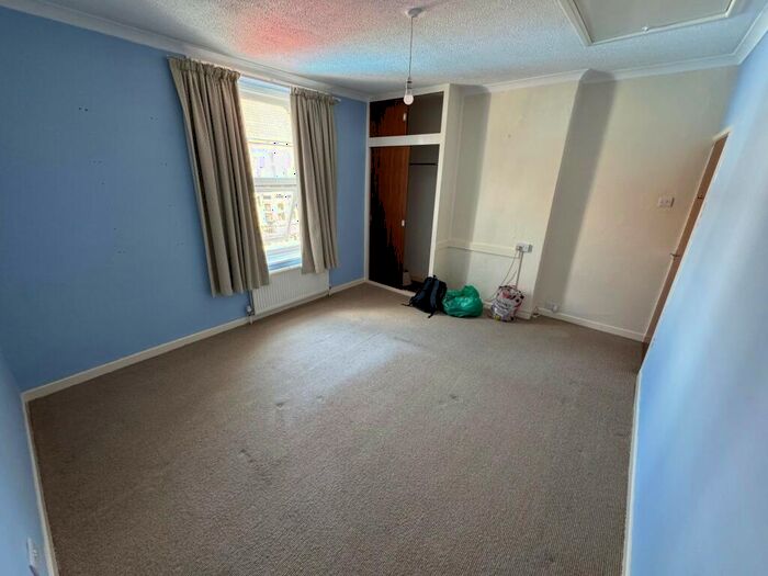 2 Bedroom House To Rent In Hanham Road, BS15