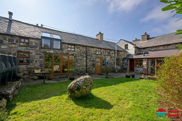 5 Bedroom Semi-Detached House For Sale In Llanaelhaearn, Caernarfon, LL54