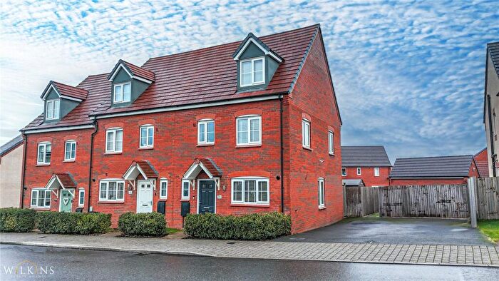 4 Bedroom Semi Detached House For Sale In Lillingstone Avenue, Tamworth, Staffordshire, B79