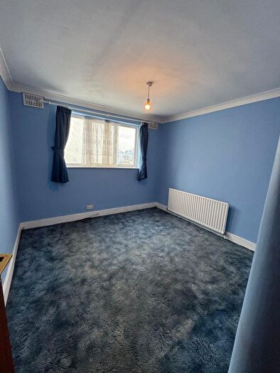 Terraced House To Rent In Romford Road, Forest Gate, E7