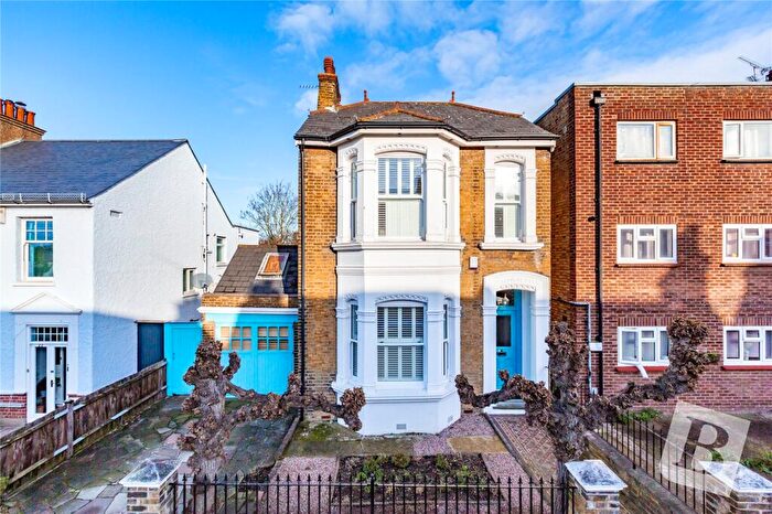 4 Bedroom Detached House For Sale In Kent Road, Gravesend, Kent, DA11