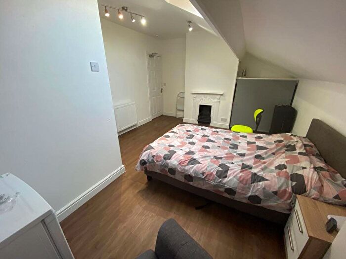 5 Bedroom Semi-Detached House To Rent In Hanover Square, Leeds, LS3