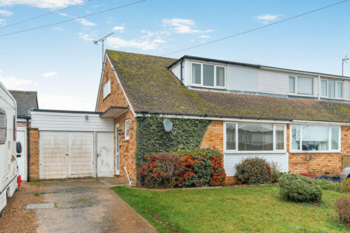 3 Bedroom Semi Detached House For Sale In Freemans Road, Bodicote - No Onward Chain, OX15