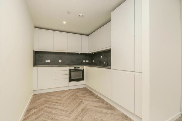 2 Bedroom Flat To Rent In Avenue Road, N6