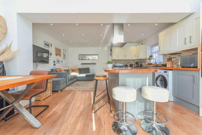 3 Bedroom Semi-Detached House To Rent In Stanton Road, Regents Park, Southampton, Hampshire, SO15