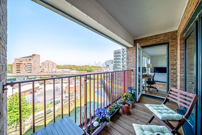 1 Bedroom Flat For Sale In Greenwich High Road, Cowan House, SE10