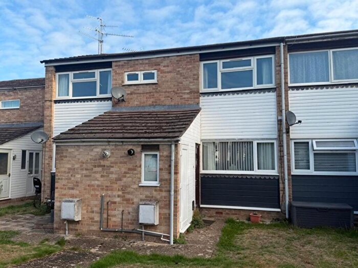 2 Bedroom Maisonette For Sale In Rickman Close, Woodley, Reading, Berkshire, RG5