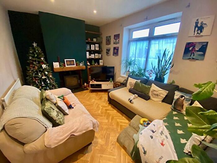 2 Bedroom House To Rent In Wyndham Street, Cardiff, CF11