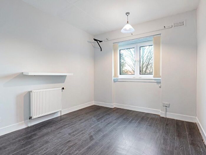 2 Bedroom Flat To Rent In Banchory Avenue, Eastwood, Glasgow, G43