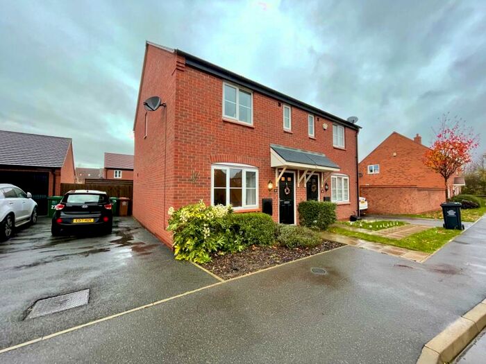 3 Bedroom Semi-Detached House To Rent In Kimbolton Way, Boulton Moor, DE24