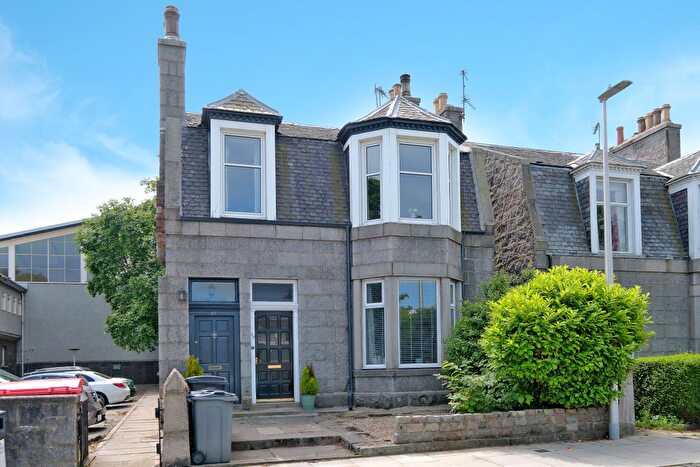 2 Bedroom Flat For Sale In University Road, Old Aberdeen, Aberdeen, AB24
