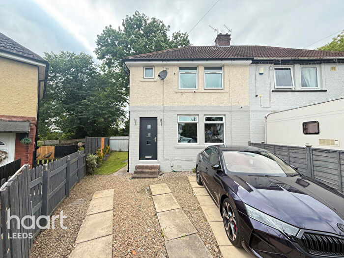 3 Bedroom Semi-Detached House For Sale In Shirley Crescent, Bradford, BD12