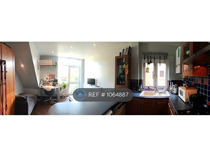 2 Bedroom Maisonette To Rent In Sedgemere Avenue, London, N2