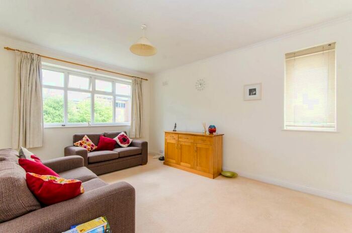2 Bedroom Maisonette To Rent In Page Street, Mill Hill, London, NW7