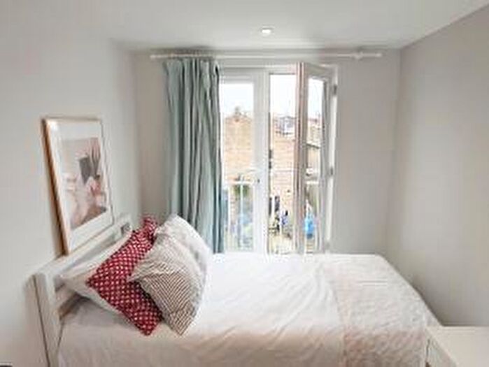 1 Bedroom Flat To Rent In Villiers Road, KT1