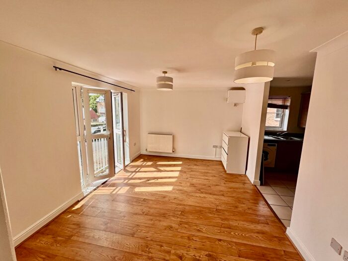 1 Bedroom Flat To Rent In Periwood Crescent, Perivale, UB6