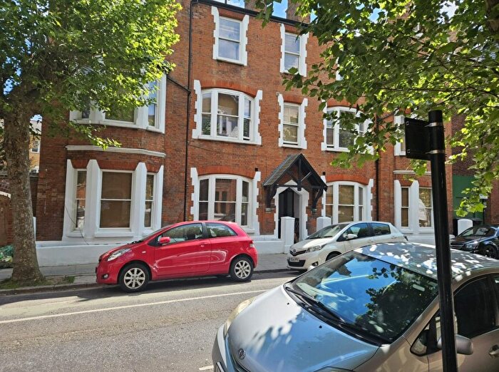 4 Bedroom Apartment To Rent In Rowhill Road, Hackney, E5