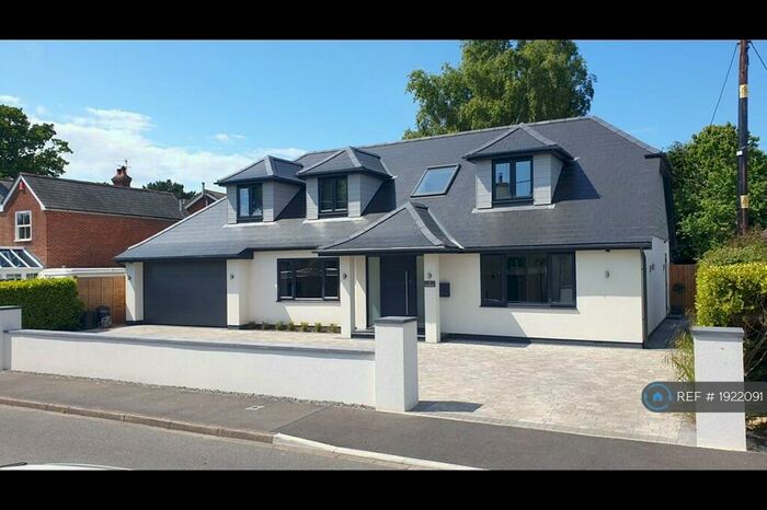 1 Bedroom Flat To Rent In Northover Road, Pennington, Lymington, SO41