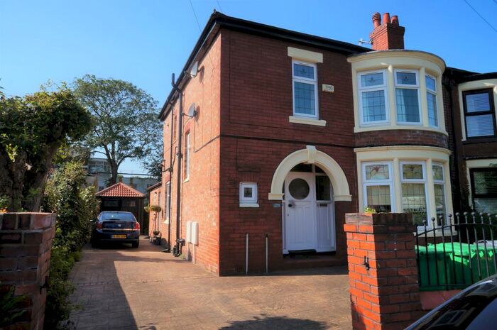 2 Bedroom Apartment To Rent In Kenworthy Lane, Northenden, M22