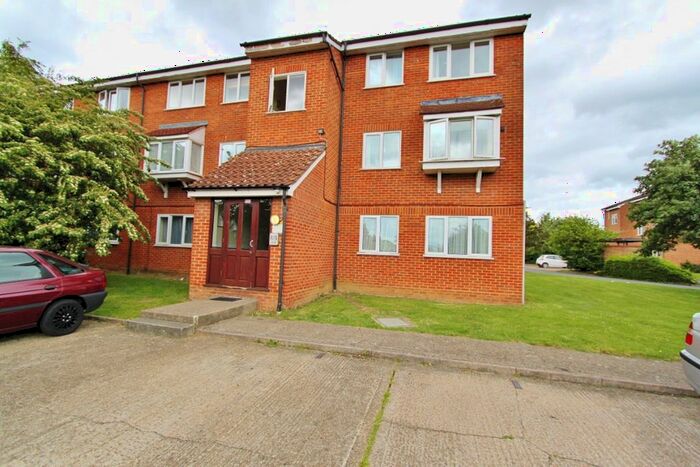 2 Bedroom Flat To Rent In Millhaven Close, Chadwell Heath, RM6