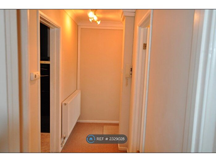 1 Bedroom Flat To Rent In Weifield Road, Exeter, EX2