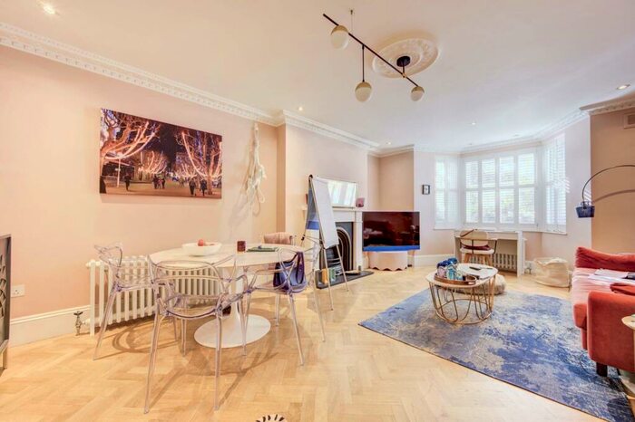 2 Bedroom Flat To Rent In Redcliffe Gardens, Chelsea, London, SW10