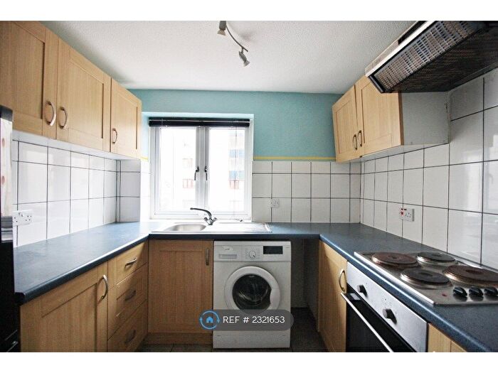 1 Bedroom Flat To Rent In Geddington Court, Waltham Cross, EN8