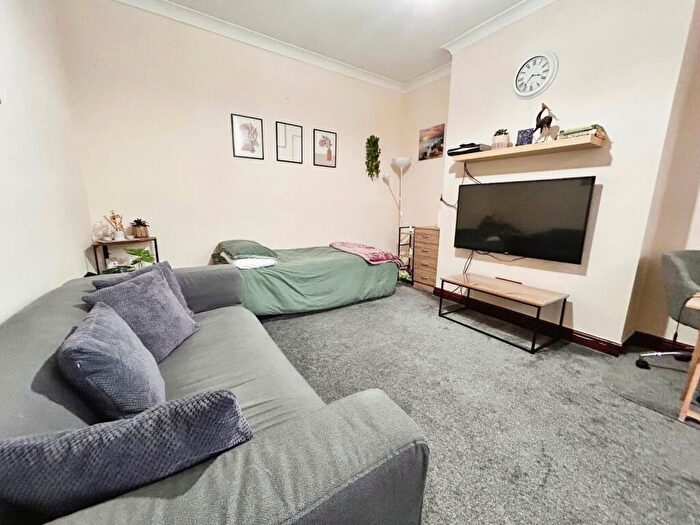 1 Bedroom Flat To Rent In Slade Lane, Manchester, Greater Manchester, M19