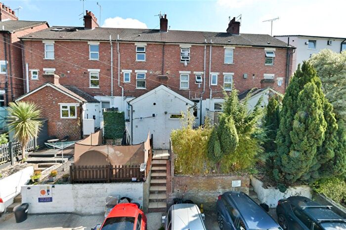 1 Bedroom Maisonette For Sale In Farningham Road, Caterham, Surrey, CR3