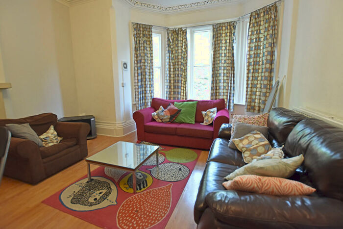 5 Bedroom Flat To Rent In Forest Fields Nottingham, NG7