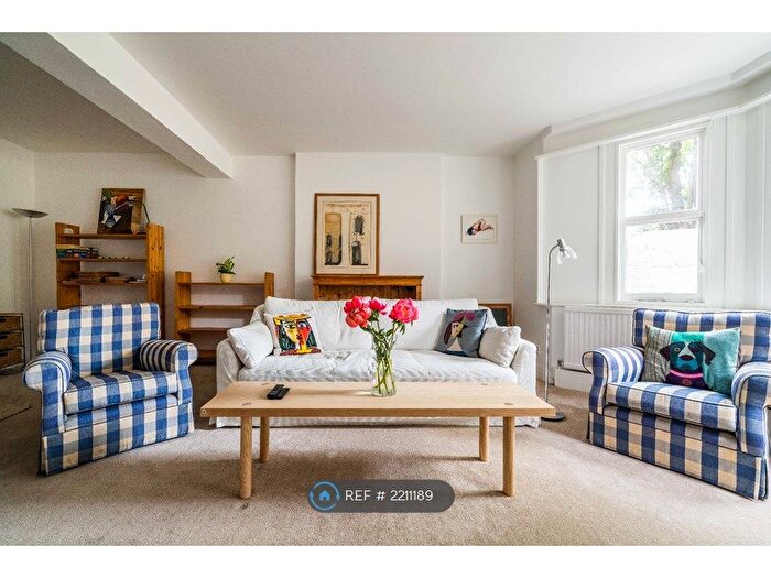 2 Bedroom Flat To Rent In Lonsdale Road, London, SW13