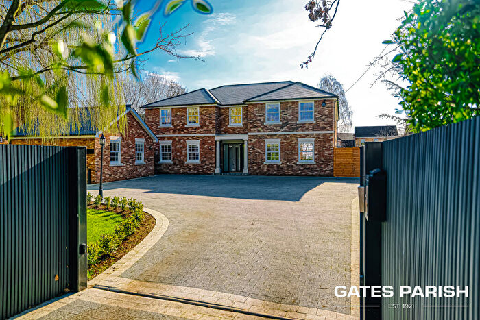 4 Bedroom Detached House For Sale In Rawreth Lane, Rayleigh, SS6